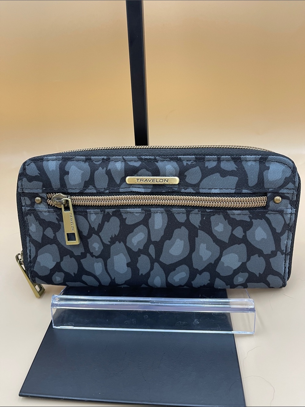 Travelon Black & Gray Leopard Print Cosmetic Wristlet Wallet RFID Certified